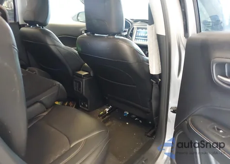 2018 Jeep Compass Latitude 4X4 from USA, damaged, VIN 3C4NJDBB8JT180244